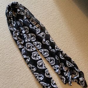 Black and White Skull Scarf